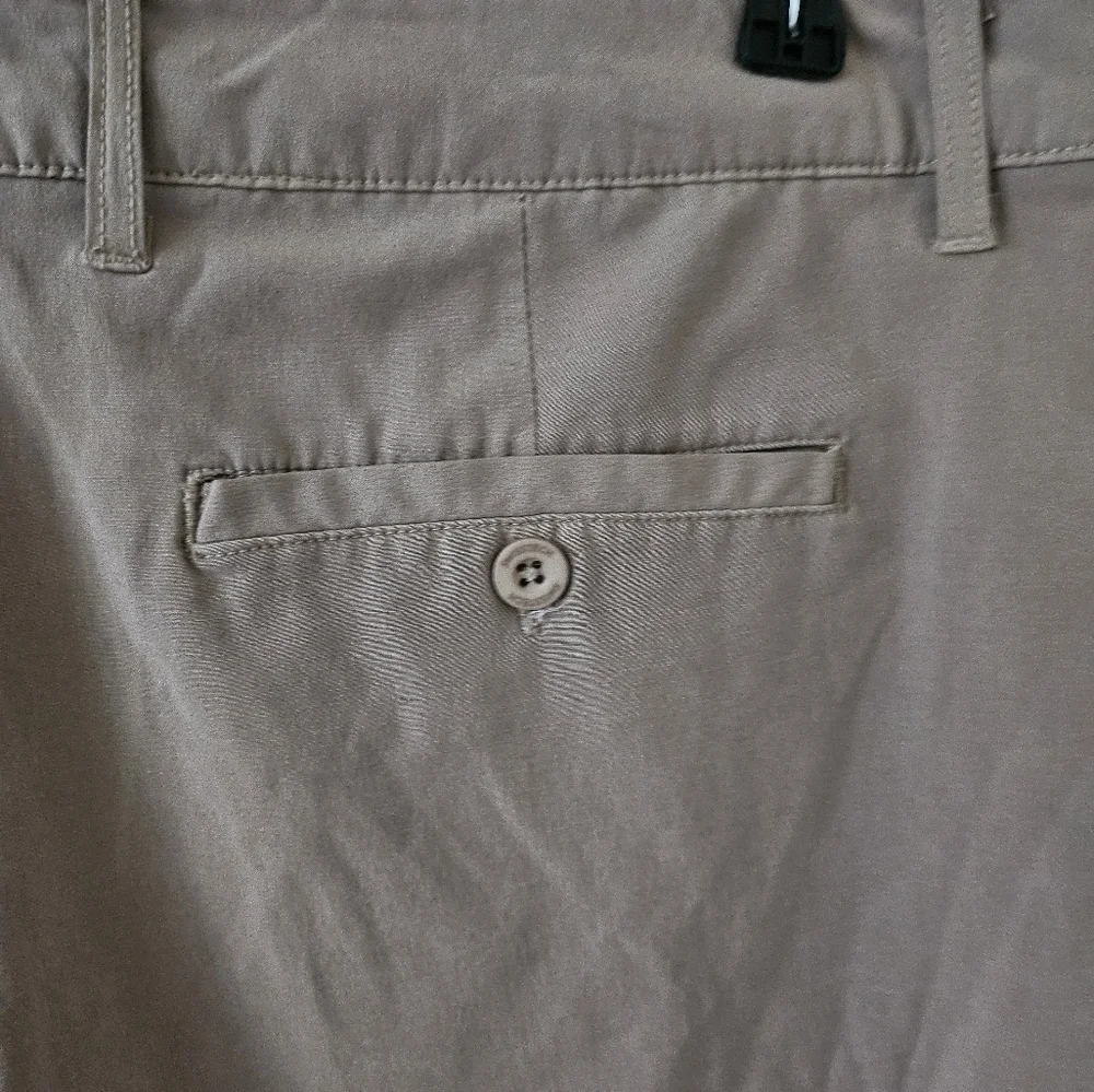 Swiss Tech Men's Active Wear Short Pants Size 36.